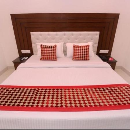 Hotel Silver Palm Zirakpur Экстерьер фото