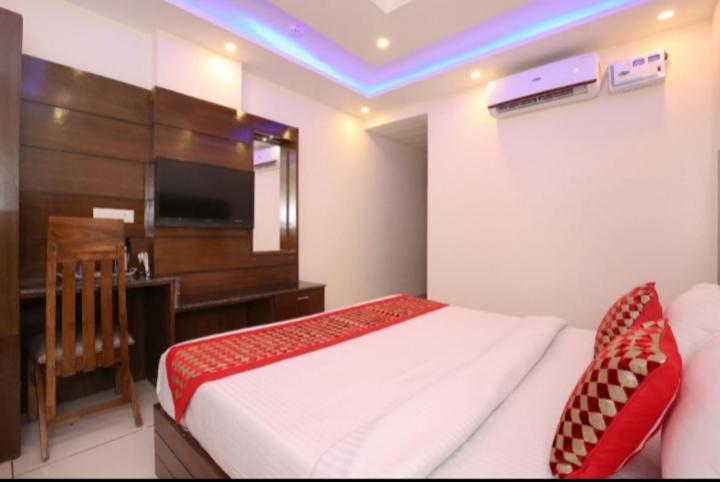 Hotel Silver Palm Zirakpur Экстерьер фото