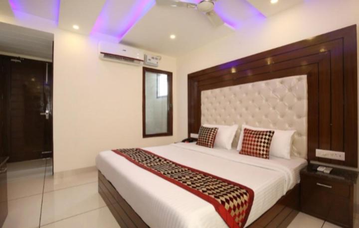 Hotel Silver Palm Zirakpur Экстерьер фото